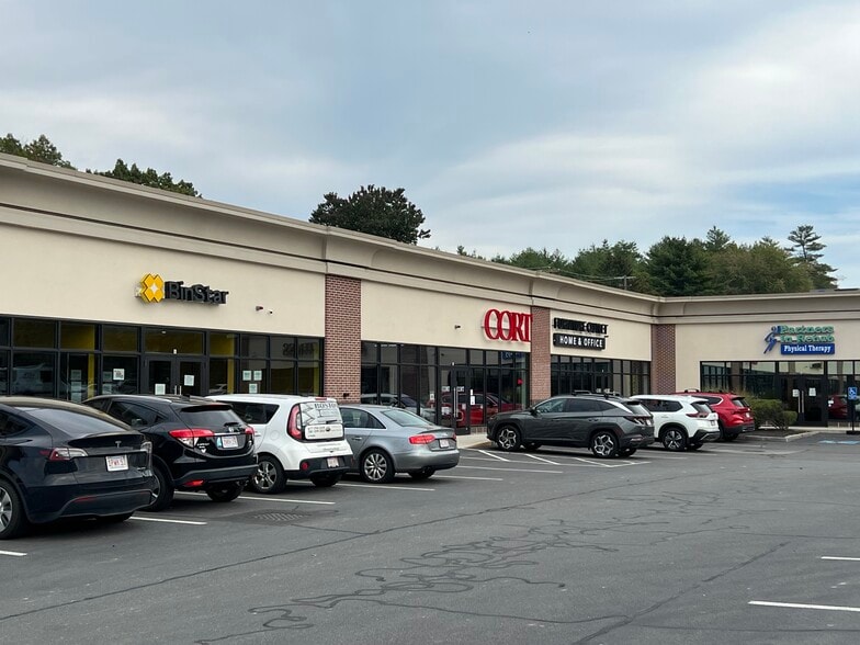 More Photos Of 880-910 Broadway, Saugus, MA 01906, USA Broadway, Saugus Storefront For Lease