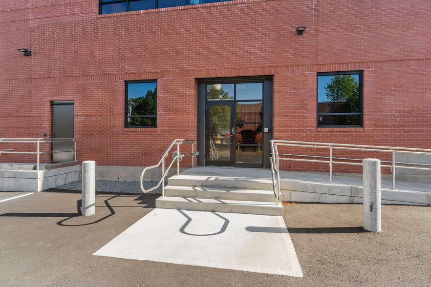 More Photos Of 470 Myles Standish Blvd, Taunton Office For Lease