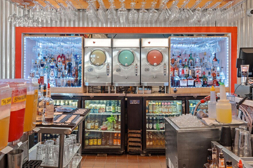 More Photos Of 1025 Industrial Dr, Crestview General Retail For Sale