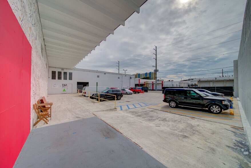 More Photos Of 1341 NW 22nd St, Miami Warehouse For Lease
