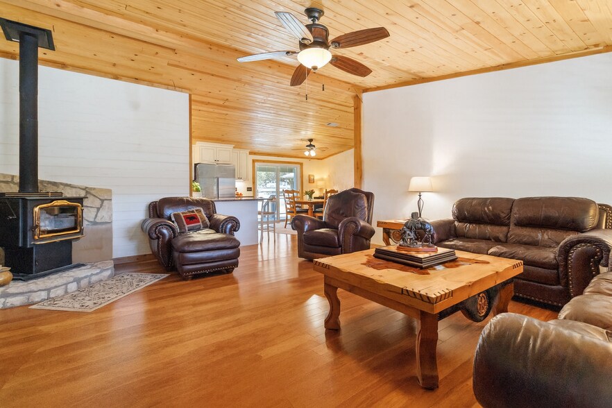 More Photos Of 165 Mari B Dr E, Center Point Flex For Sale