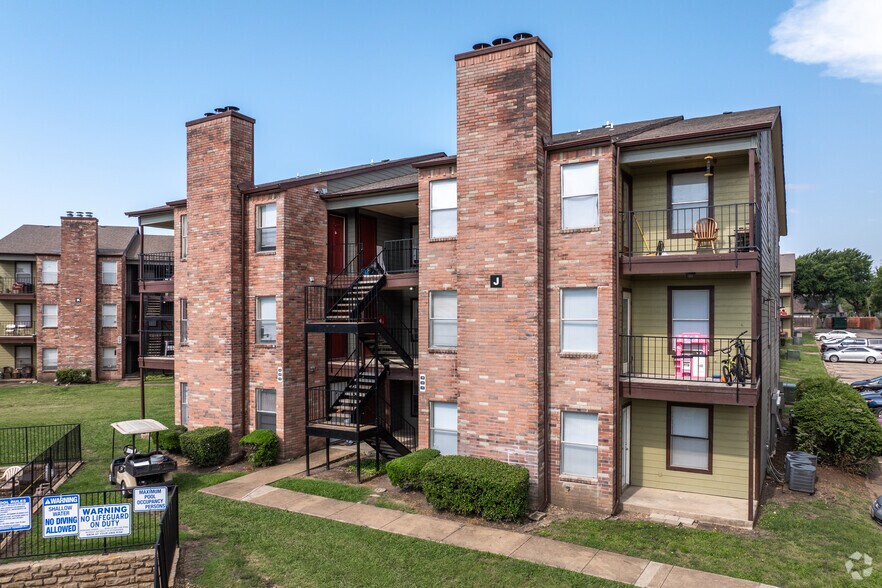 More Photos Of 1600 LaSalle Dr, Sherman Apartments For Sale