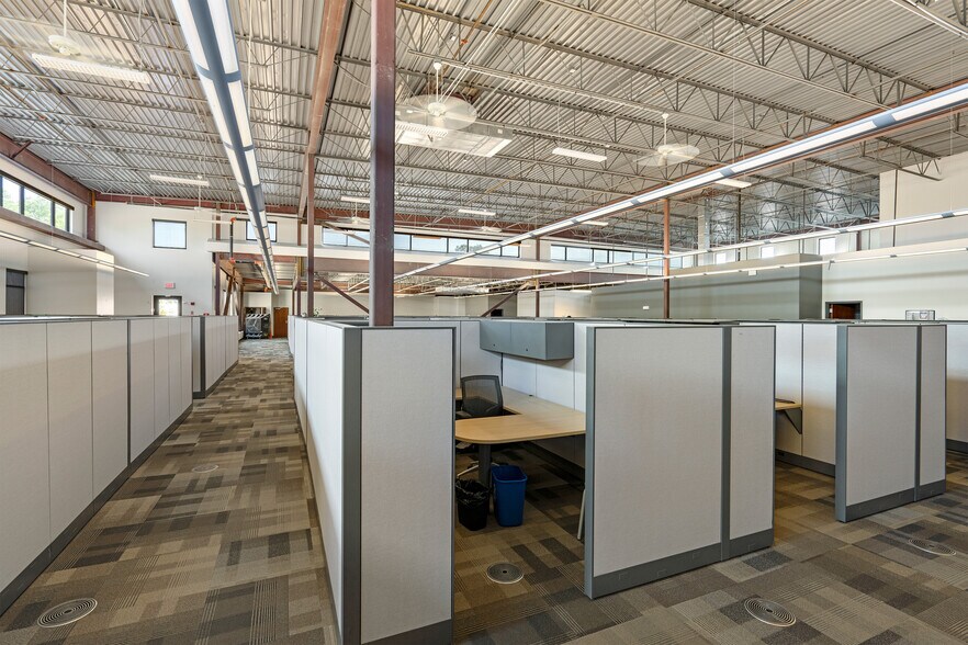 More Photos Of 1 Plaza La Prensa Rd, Santa Fe Office For Sale