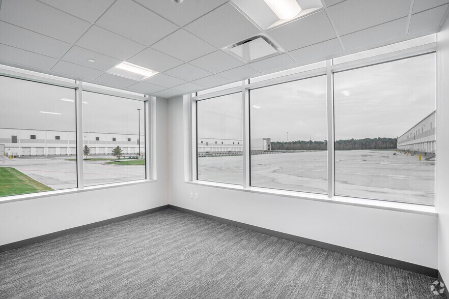 More Photos Of 5814 N Highway 146, Baytown Unknown For Lease