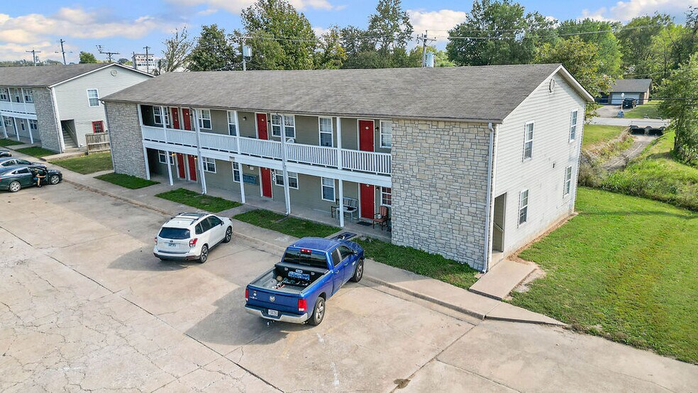 More Photos Of 1810 W Twin Springs St, Siloam Springs General Retail For Sale