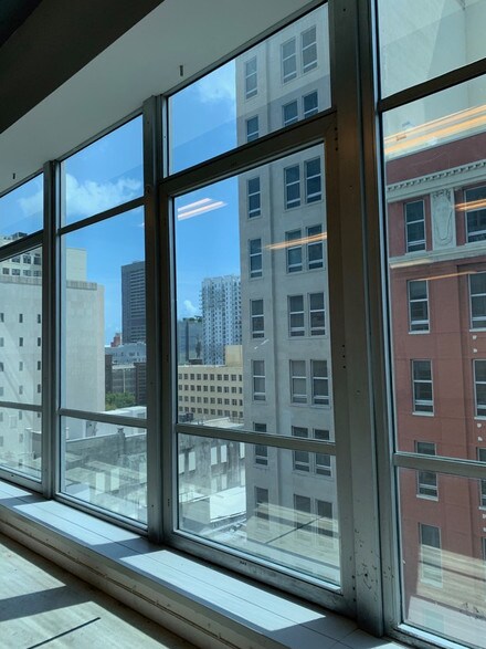 More Photos Of 14 NE 1st Ave, Miami Office For Sale