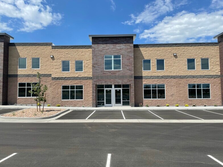 More Photos Of 2764-2808 W 14000 S, Bluffdale Showroom For Lease