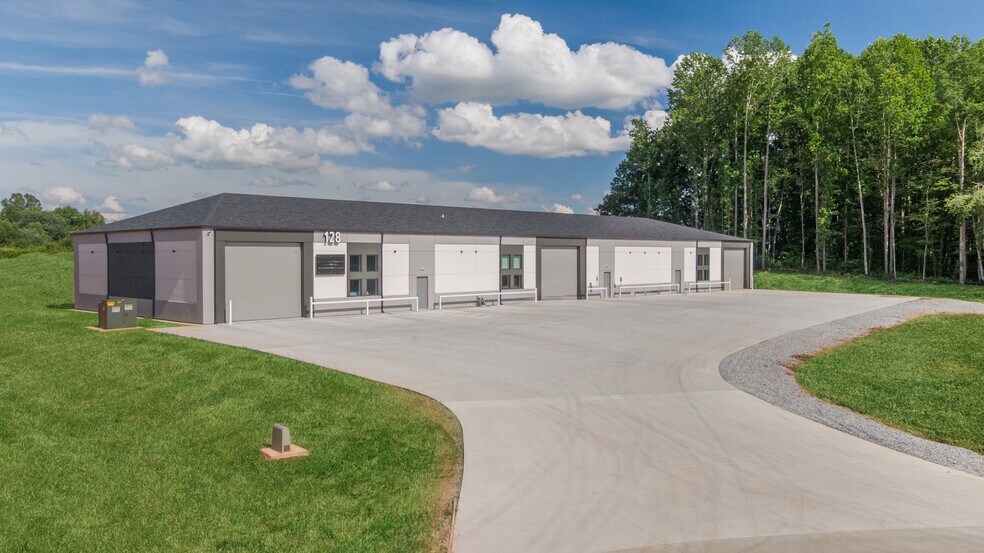 More Photos Of 158 Innovation Dr, Statesville Unknown For Lease