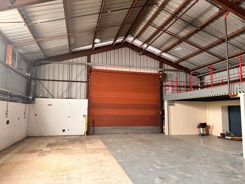More Photos Of 585 Quarry Rd, San Carlos Warehouse For Lease