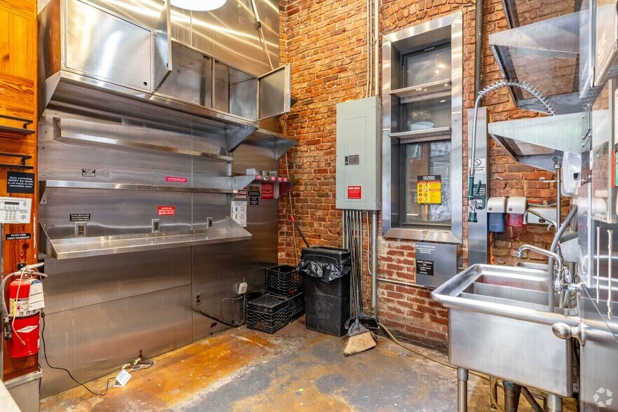 More Photos Of 201 E 10th St, New York Apartments For Lease