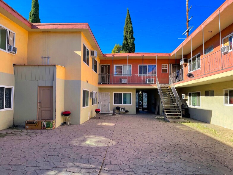 More Photos Of 7454 Haskell Ave, Van Nuys Apartments For Sale