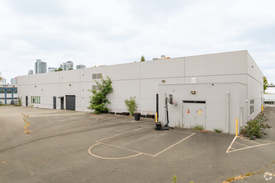 More Photos Of 5542 Short St, Burnaby Service For Lease