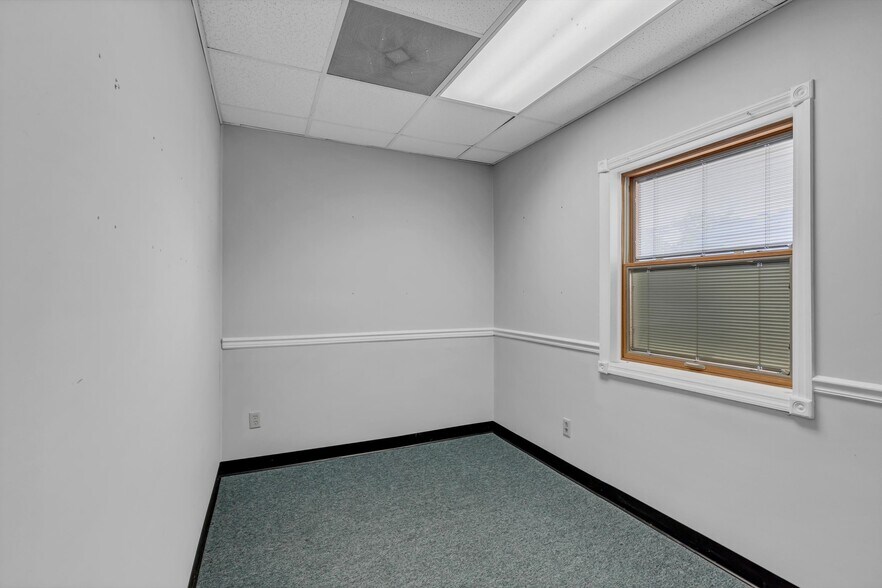 More Photos Of 6714-6716 Central Avenue Pike, Knoxville Office For Lease