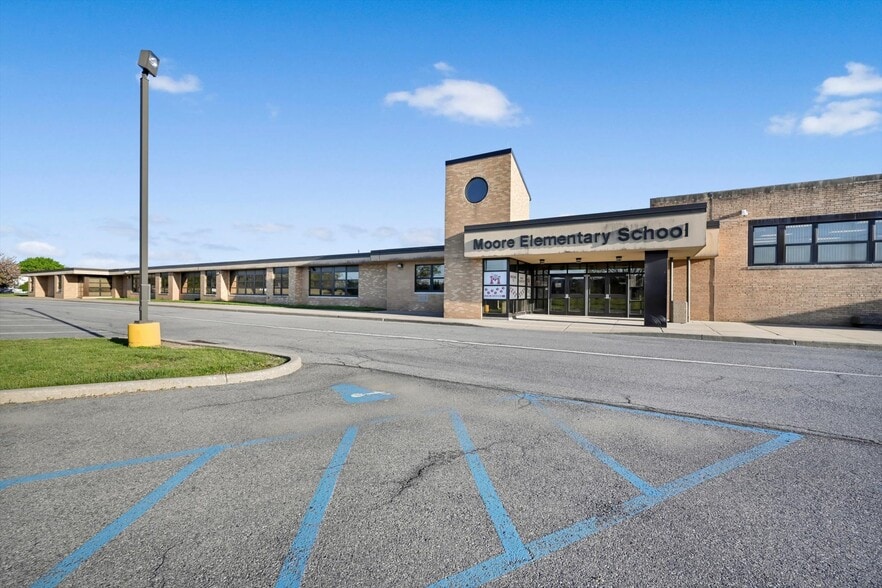 Primary Photo Of 2835 Mountain View Dr, Bath Office For Sale