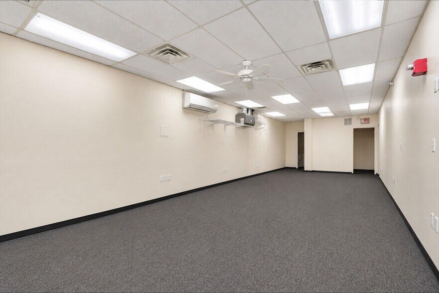 More Photos Of 1140-1142 S Railroad Ave, Staten Island Office For Sale