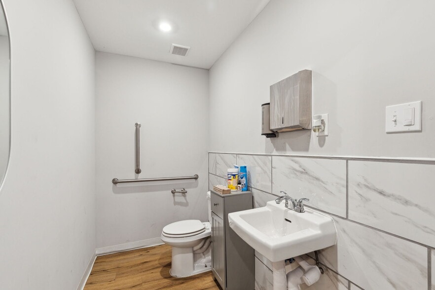 More Photos Of 6713 Ogontz Ave, Philadelphia Office For Lease