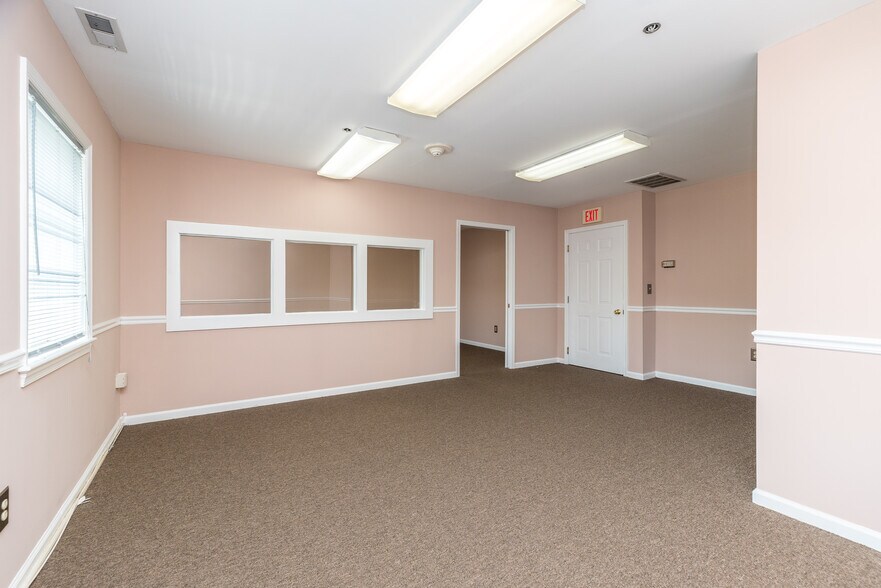 More Photos Of 2370 York Rd, Jamison Office For Sale