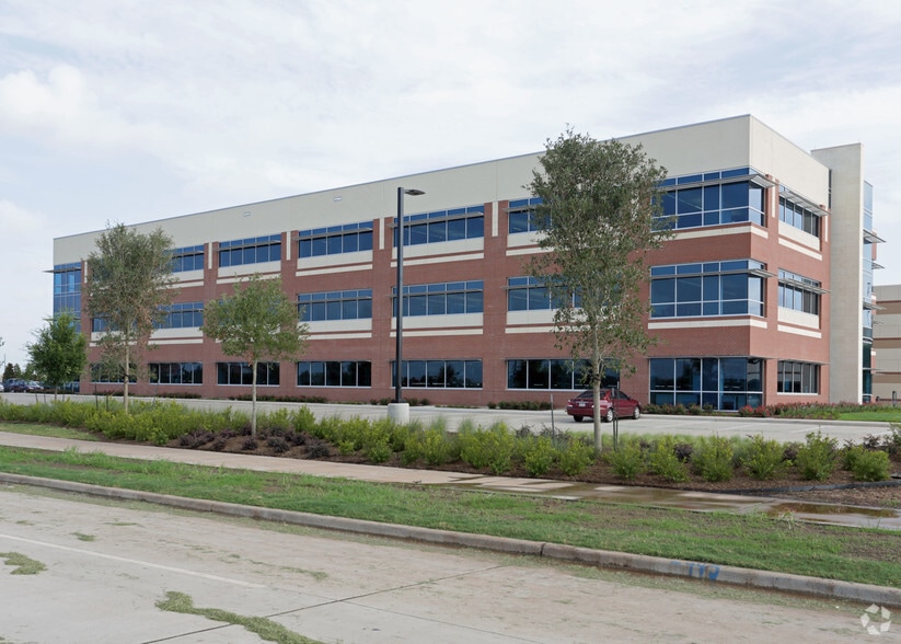 More Photos Of 13905 University Blvd, Sugar Land Medical For Sale