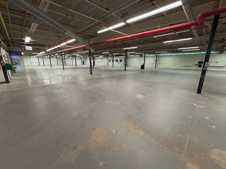 More Photos Of 72 Northwest Dr, Plainville Manufacturing For Sale