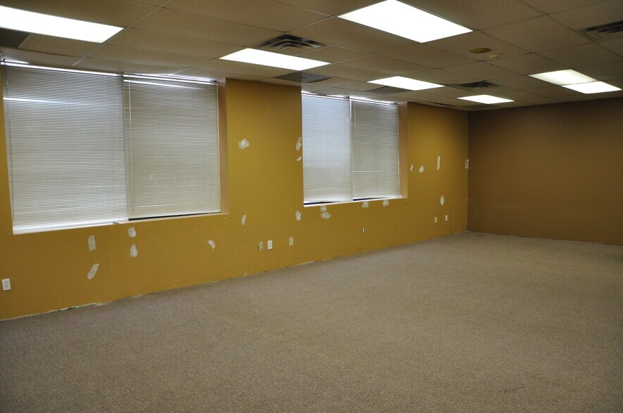 More Photos Of 8-10 Cairn St, Rochester Warehouse For Lease