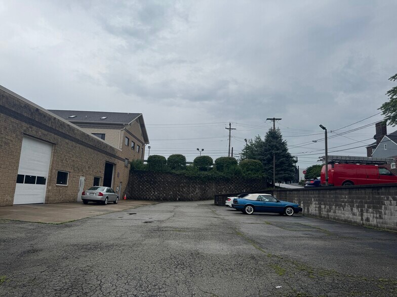 More Photos Of 1101 Lincoln Hwy, North Versailles Showroom For Lease