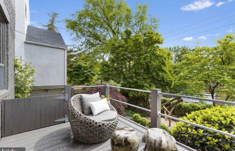 More Photos Of 5169 Macarthur Blvd NW, Washington Office Residential For Lease