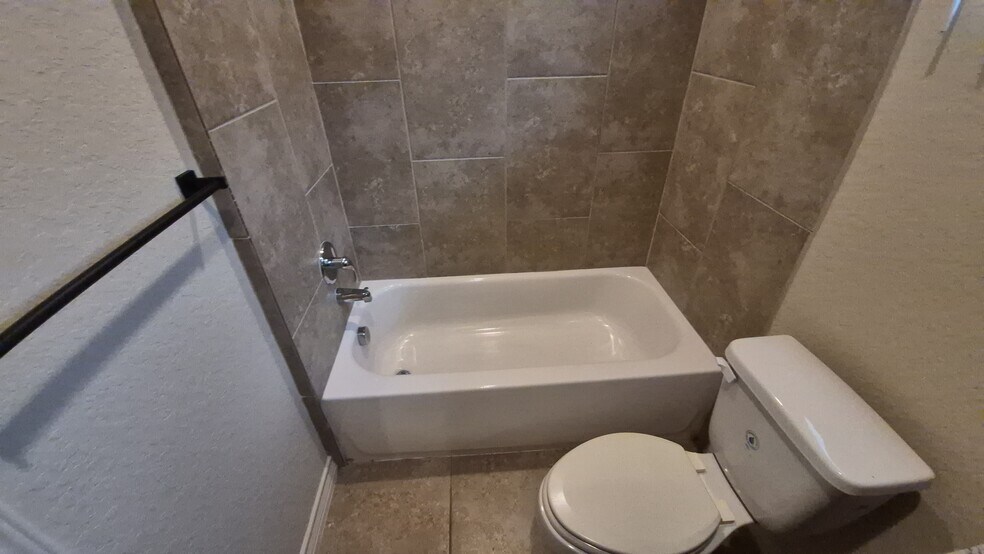 More Photos Of 6866 Lakeview Dr, San Antonio Multifamily For Sale