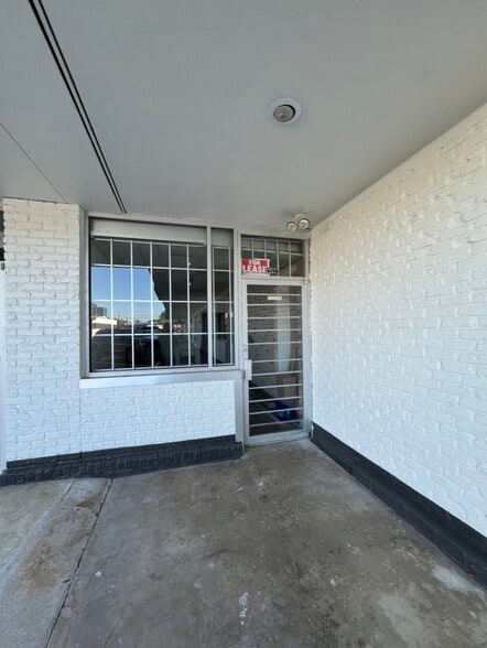 More Photos Of 1905 S Dairy Ashford, Houston Freestanding For Lease