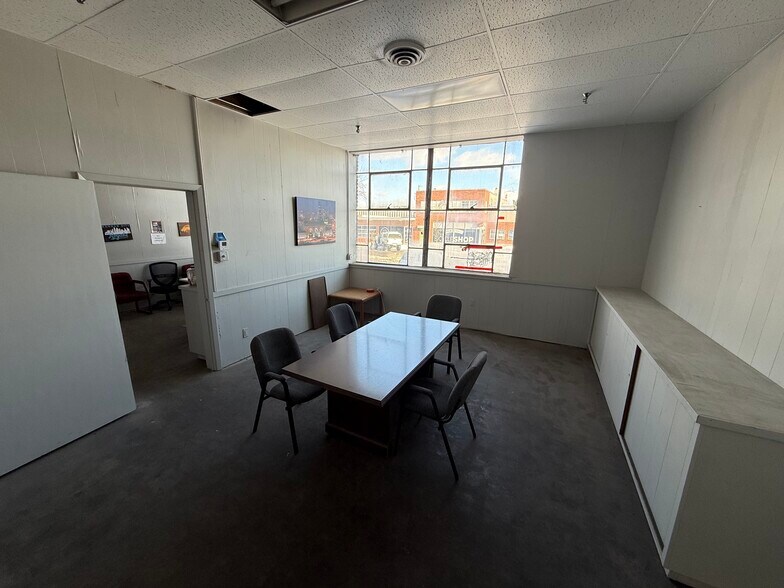 More Photos Of 220 E 14th Ave, North Kansas City Distribution For Lease