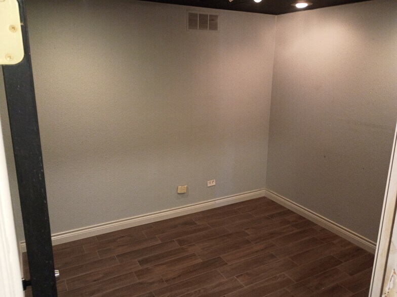 More Photos Of 5740 Logan St, Denver Warehouse For Lease