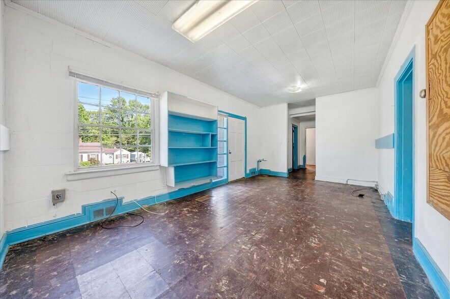 More Photos Of 1687 Stultz Rd, Martinsville Specialty For Sale