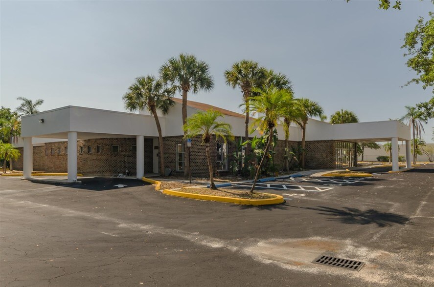 More Photos Of 4650 N Dixie Hwy, Oakland Park Medical For Lease