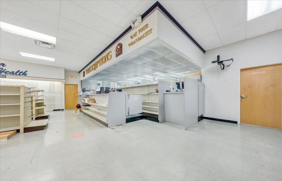 More Photos Of 119 E Cleveland Ave, Vinton Freestanding For Lease