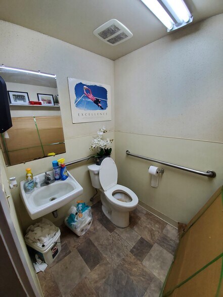 More Photos Of 813-819 Kapahulu Ave, Honolulu Freestanding For Lease