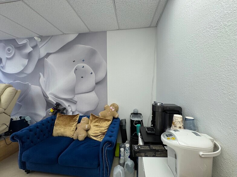 More Photos Of 1720 Harrison St, Hollywood Office Residential For Sale