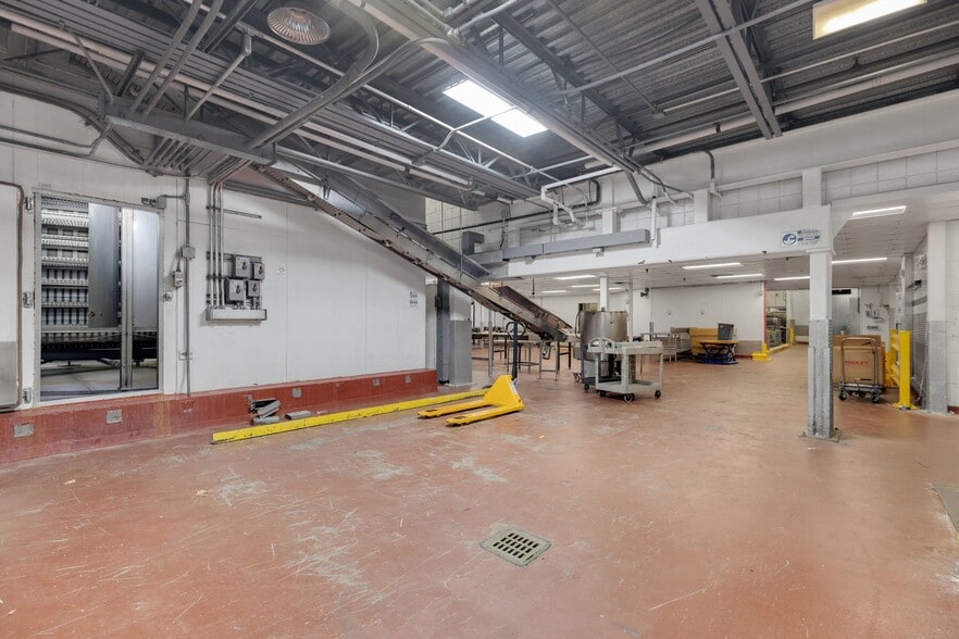 More Photos Of 724 Grand Ave, New Haven Warehouse For Sale