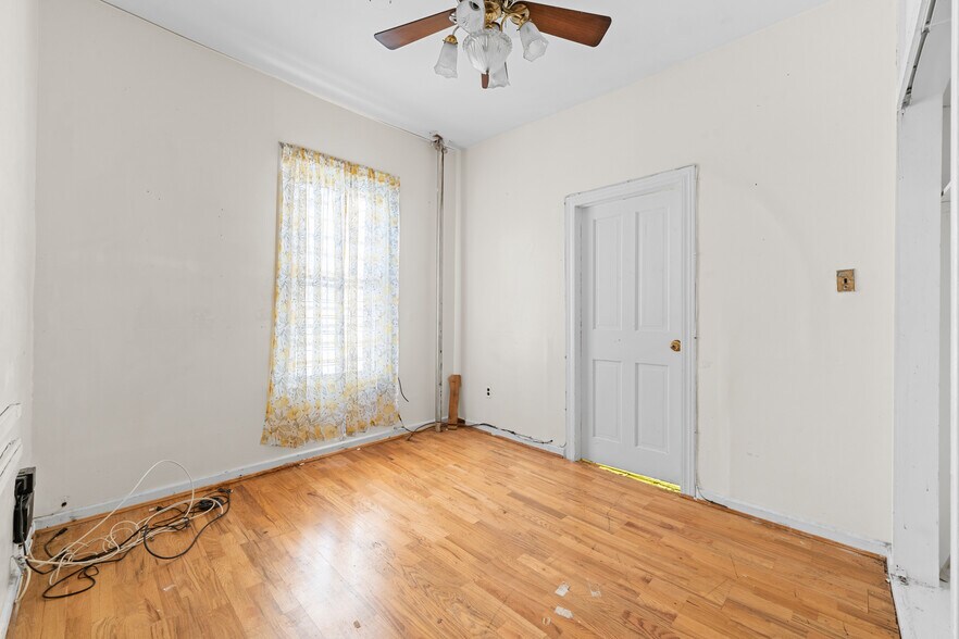 More Photos Of 108 Veronica Pl, Brooklyn Land For Sale