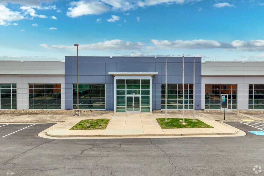 More Photos Of 255 Fort Collier Rd, Winchester Warehouse For Lease