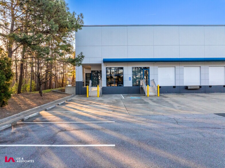 More Photos Of 1300 Northbrook Pky, Suwanee Warehouse For Lease