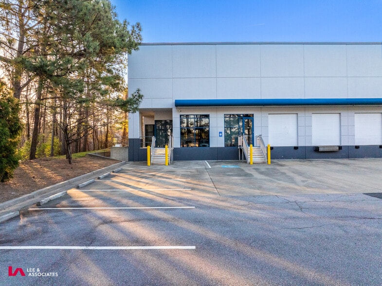 More Photos Of 1300 Northbrook Pky, Suwanee Warehouse For Lease