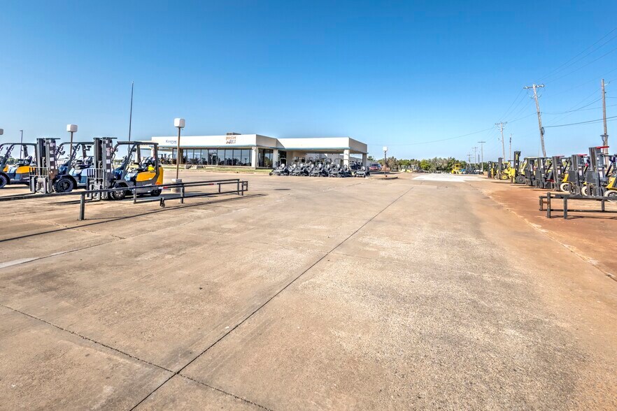More Photos Of 1909 N Highway 81, Duncan Auto Dealership For Sale