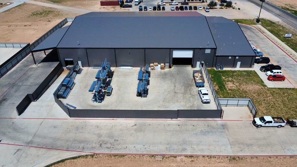 More Photos Of 3221 114th St, Lubbock Light Distribution For Sale