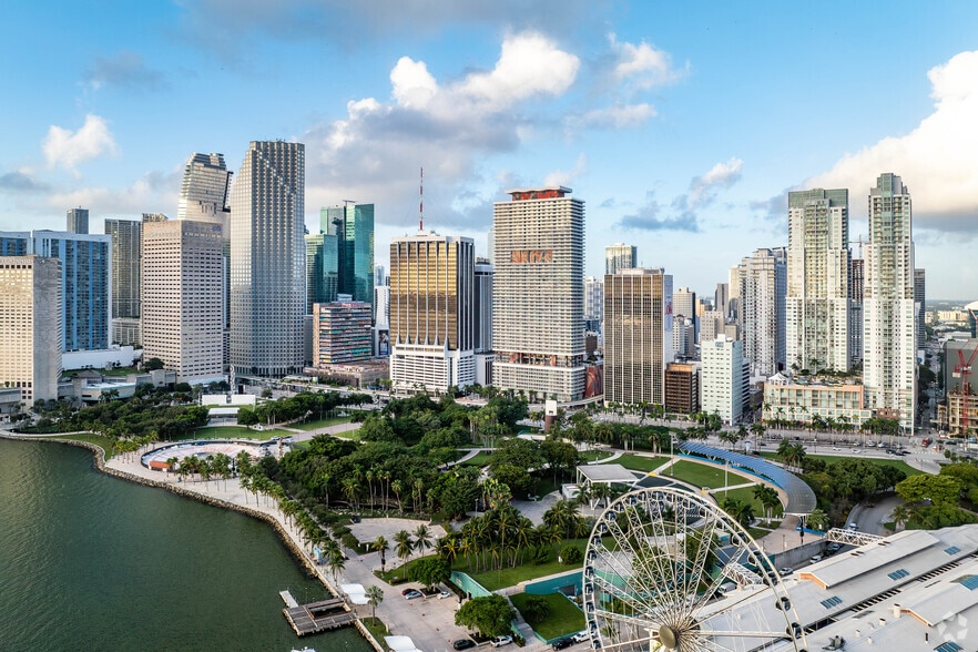 More Photos Of 50 Biscayne Blvd, Miami Apartments For Lease