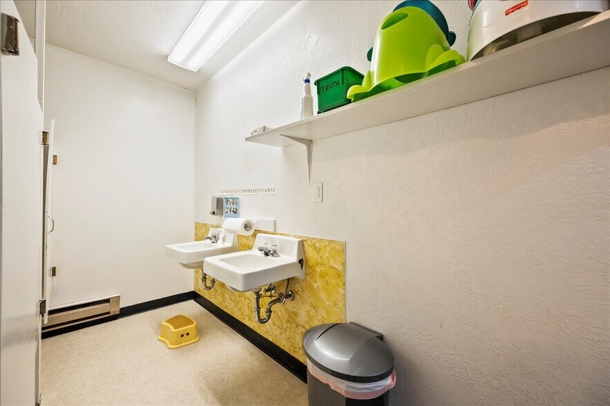 More Photos Of 522 N 9th Ave, Caldwell Daycare Center For Sale