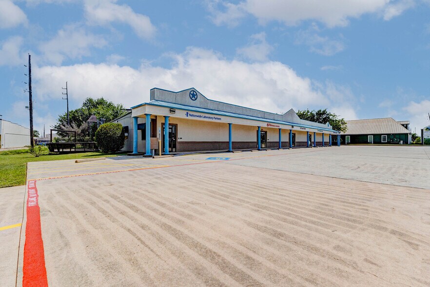 More Photos Of 1101 Alma St, Tomball Medical For Lease
