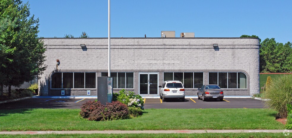 More Photos Of 28 Old Dock Rd, Yaphank Warehouse For Sale