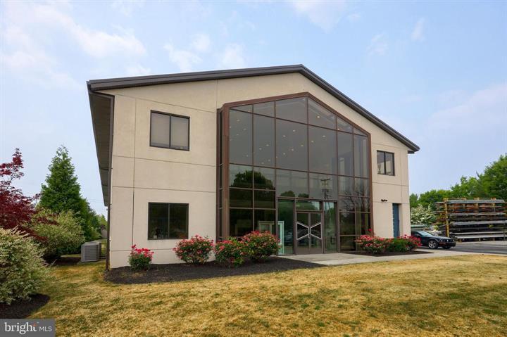 More Photos Of 206 W Kendig Rd, Willow Street Warehouse For Sale