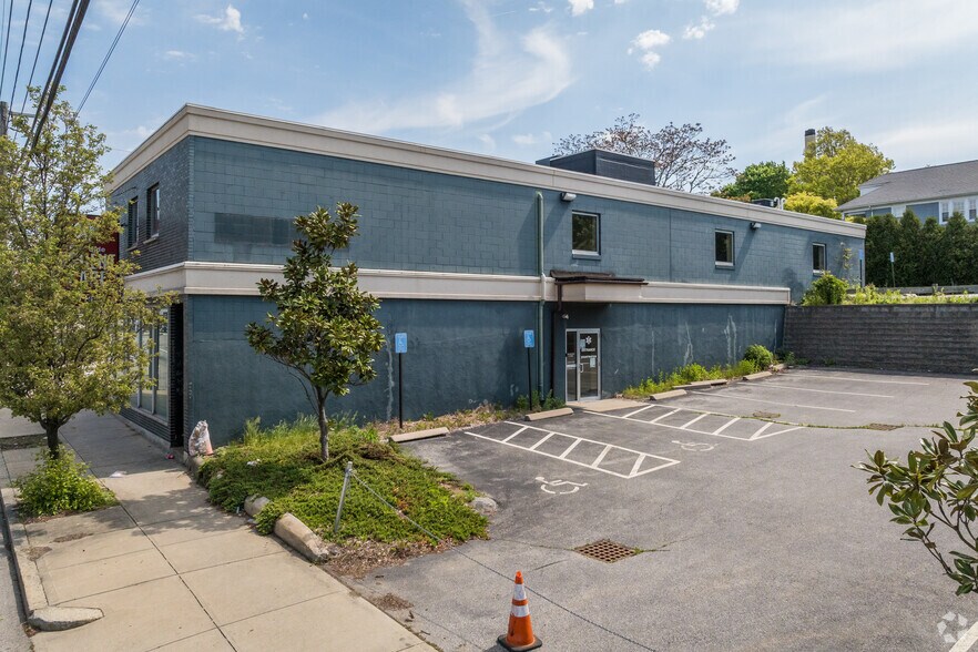 More Photos Of 1195 N Main St, Providence Medical For Lease