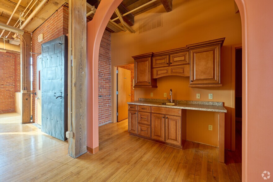 More Photos Of 568 St. Paul St, Rochester Office For Sale