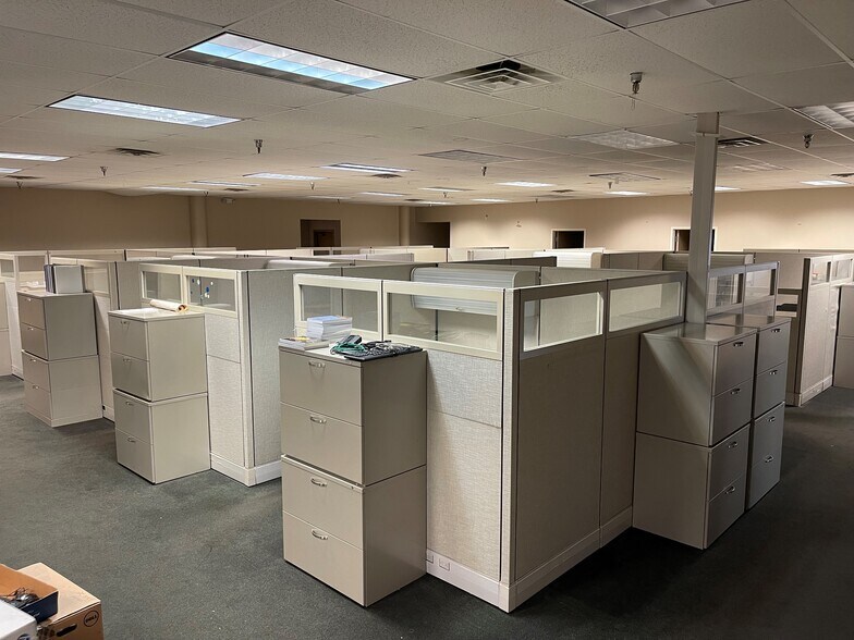 More Photos Of 5425 Florida Blvd, Baton Rouge Manufacturing For Sale